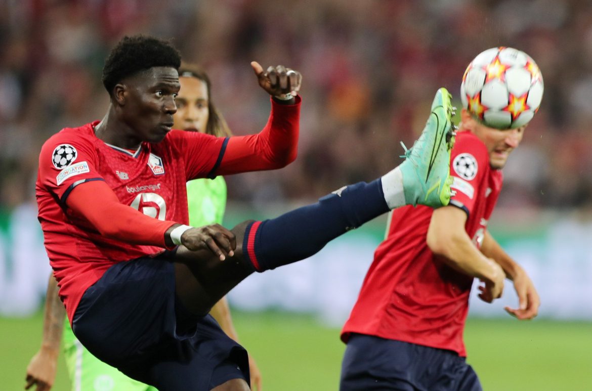 West Ham: Dean Jones predicts Onana "twist"